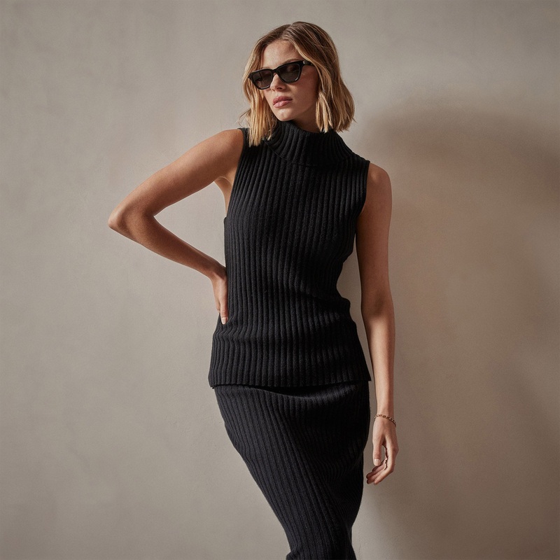 Ribbed Cashmere Sleeveless Turtleneck – Black