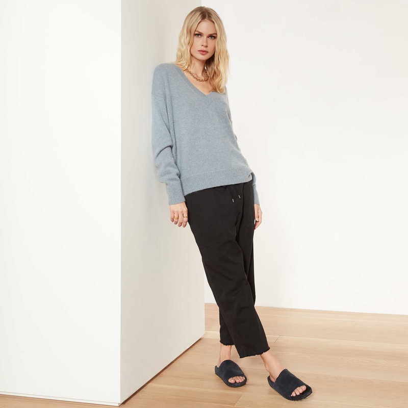 Lightweight Cashmere V Neck Sweater – Dusty Sky
