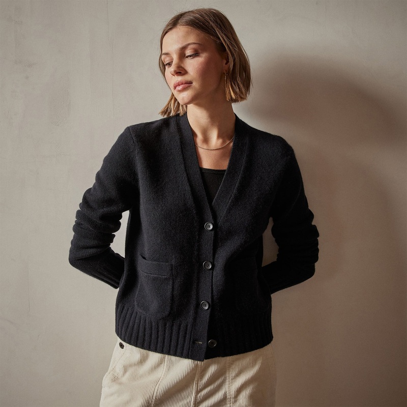 Shrunken Recycled Cashmere Cardigan – Black