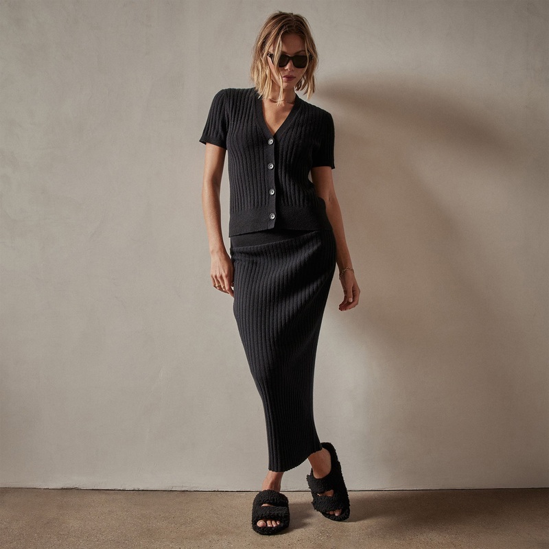 Ribbed Cashmere Pencil Skirt – Black