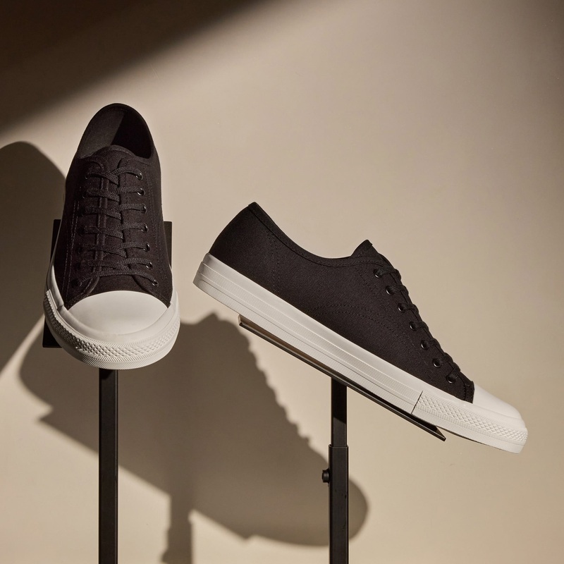 Men’s Cotton Canvas Low Top Sneaker – Black