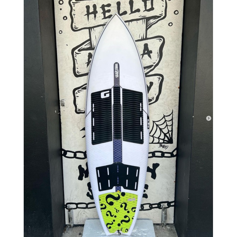 USED – 5’10 SUB XERO HYFI EPOXY (37.1L)