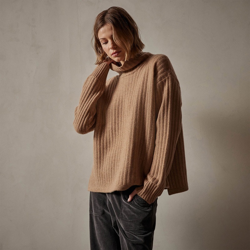 Ribbed Cashmere Funnel Neck – Caramel
