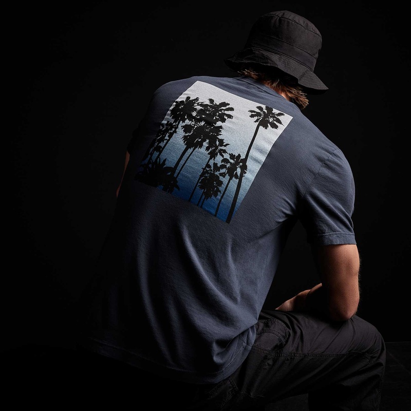 Short Sleeve Crew Palm Graphics – Blue Oil Pigment